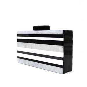 Monedero acrílico hecho a mano de resina de estilo vintage - Product Image 2