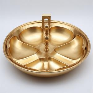 Assiette de présentation décorative en aluminium de luxe avec trois compartiments ronds en finition or antique pour le dîner. - Product Image 6