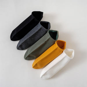 Calcetines deportivos unisex de poliéster de alta calidad con estampado de gimnasio antibacteriano personalizado bordado Casual Crew hombres disponibles negro antideslizante - Product Image 3