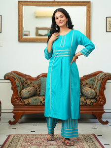 Ensemble Kurta Palazzo en rayonne imprimé or turquoise pour femmes avec un col rond et des manches 3/4, coupe droite, conçu pour un port confortable - Product Image 3