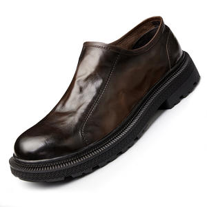 Chaussures de ville en cuir de porc de haute qualité avec revêtement imperméable et semelle intérieure souple pour hommes - Product Image 1