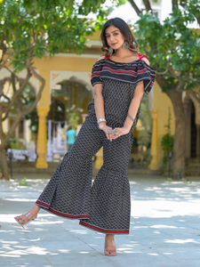Vente en gros : Kurti à bretelles imprimé géométrique en coton noir, tenue décontractée et élégante pour femme, idéale pour l'été - Product Image 5