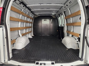 GMC Savana Cargo 2500 RWD 2023 d'occasion, en excellent état, conduite à gauche/droite - Product Image 3