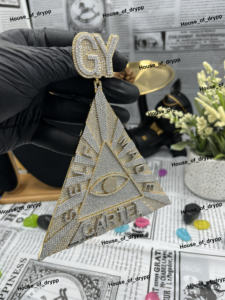 Colgante Piramidal Plateado con Incrustaciones de Diamantes de Imitación VVS Estilo Ojo que Todo lo Ve, Joyería de Moda Hip Hop de Lujo para Fiestas - Product Image 3