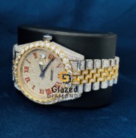 Montre entièrement sertie de diamants ronds brillants en acier inoxydable bicolore avec breloque en verre de laboratoire, style Hip Hop