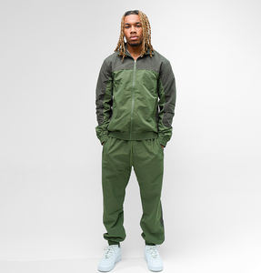 Conjunto cortavientos de dos piezas para hombre, chaqueta y pantalones cortos cortavientos personalizados, chándal con cremallera reflectante, conjunto cortavientos de dos piezas de nailon - Product Image 1