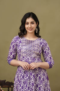 Vestido de algodón Anarkali de rayón pesado con estilo de la mejor calidad, con estampado Kurti vestido largo, bordado pesado, método de tejido lavable - Product Image 4