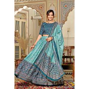 Abraza la elegancia de Dola Silk, donde la tradición se encuentra con el estilo contemporáneo en cada lehenga choli impreso APOYADO HASTA 42 - Product Image 1