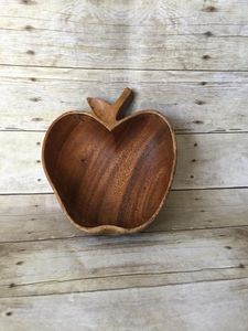 Cuenco de madera para servir hecho de madera sostenible, perfecto para propietarios de viviendas conscientes del medio ambiente y amantes de la decoración - Product Image 4