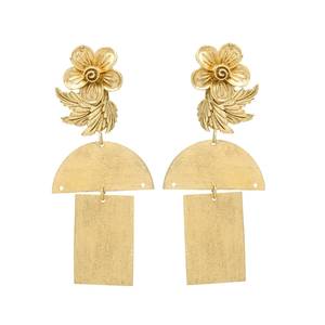 Pendiente colgante de flor dorada de nuevo diseñador - Product Image 1