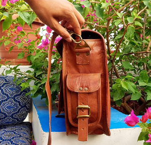 กระเป๋าสะพายข้างผู้ชายแฟชั่นแนวร็อคแนววินเทจกระเป๋าสะพายข้างหนังแฮนด์เมดสำหรับใส่แล็ปท็อปกระเป๋าสายโซ่ตกแต่ง - Product Image 5