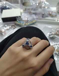 Anillo Fino de Plata de Ley 925 con Diamante Moissanita Moderno y Piedra Púrpura, Éxito de Ventas - Product Image 1