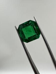 Émeraude zambienne naturelle non traitée de qualité supérieure de qualité supérieure de couleur verte vive 3.83 carats pour l'utilisation de bijoux - Product Image 4