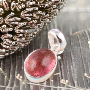 Colgante de Plata de Ley 925 con forma ovalada de turmalina Rosa natural - Product Image 6