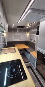 Lujo 4x4 Off-Road Pop Top RV Truck Camper con baño Carcasa plana de fibra de vidrio para camas cortas de 5,5 pies en venta - Product Image 6