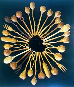 Cucharas de madera Rojas ecológicas, utensilios de cocina con logotipo personalizado y vajilla de cocina con estilo de diseño clásico - Product Image 1