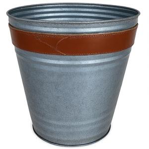 Maceta Vintage de Cuero Galvanizado con Asas de Cuero Cosido Artesanal Hecho a Mano Diseñado para Interiores Decorativos de Temporada - Product Image 5