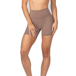 Short d'entraînement pour femme en style taille haute avec matériau à séchage rapide et look sportif conçu pour les routines d'entraînement quotidiennes - Product Image 2