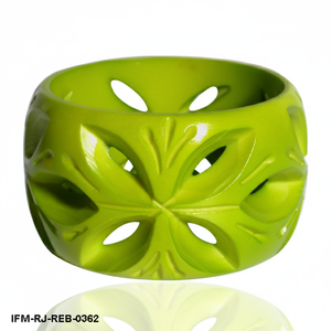Bracelet en résine vert lime, bracelet épais sculpté à la main avec motif floral découpé pour femmes - Product Image 3