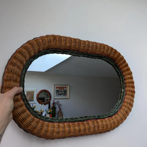 Espejo de pared de mimbre/ratán estilo vintage de mediados de siglo, de los años 70 y 80 - Product Image 1