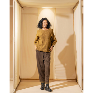 Blusa INAYA 100% Lino con Cuello Asimétrico, Estampado Floral Dibujado a Mano, Dorado/Mustard, Satinado, Ropa Formal de Oficina, Talla XL - Product Image 2