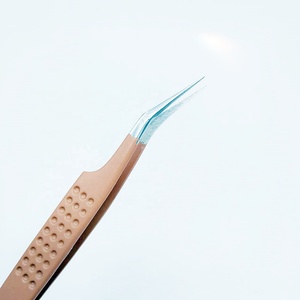 Pinzas grabadas punteadas de gran volumen al por mayor, logotipo personalizado, punta de acero inoxidable sostenible pulida, con recubrimiento de polvo suave - Product Image 2