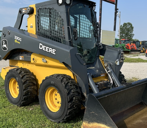 Chargeuses compactes John Deere 330G de qualité supérieure à vendre – Livraison rapide, prêtes à l'emploi. Achetez votre équipement haute performance pour travaux lourds. - Product Image 3