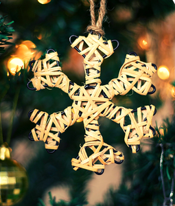 Ornement d'étoile de rotin fabriqué à la main pour la décoration festive écologique légère d'aspect naturel d'arbre de Noël - Product Image 3