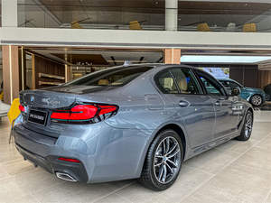 Best-seller, berline 5 places, 4 portes, cuir, traction avant, automatique, pneus R18, norme Euro VI, essence - Product Image 2