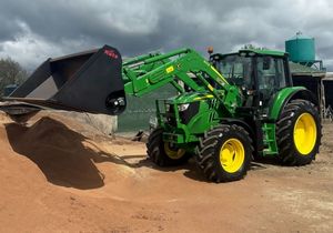 Tractor Agrícola John Deere de 120 hp 4x4 con Implementos Completos a Precio Muy Económico - Product Image 5