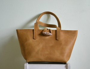 กระเป๋าหนังแท้ขนาดใหญ่สำหรับผู้หญิงกระเป๋าสะพายไหล่สไตล์วินเทจแบบพกพาสีโลโก้ตามสั่ง LWTB-0158ใส่ได้เยอะ - Product Image 3