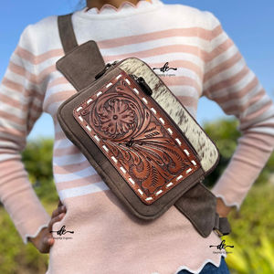 Bolso de hombro de piel de vaca de cuero mecanizado a mano Bolso elegante unisex Hecho a mano Venta caliente Nuevo diseño Usos múltiples - Product Image 1