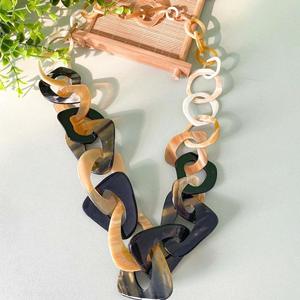 Collar de Lujo Hecho a Mano con Cuerno de Búfalo, Joyería Natural y Sostenible para Mujer, Alta Calidad - Product Image 2