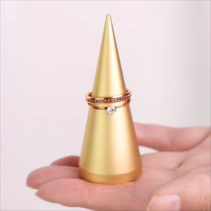 Support de support de bague en forme de cône organisateur de bijoux minimaliste pour affichage de bagues idéal pour la table de vanité et l'affichage de cadeaux - Product Image 5