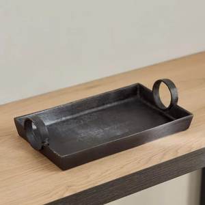 Plateau de service moderne en aluminium noir avec poignées, ustensiles de cuisine, plateau de service pour aliments, adapté aux occasions spéciales, en vente - Product Image 1