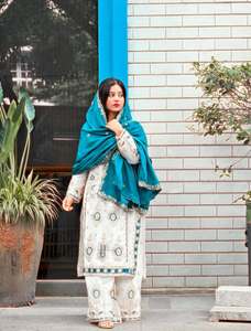 Ensemble haut et plazzo en tissu de soie spécial Eid avec Dupatta orné d'une broderie élégante et d'une séquence lourde pour un look festif - Product Image 4