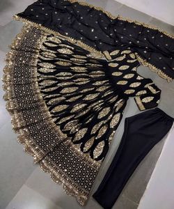 Fusión de moda: estilo pakistaní Salwar Kameez de estilos tradicionales y modernos, creando una Kurta de moda elegante y elegante - Product Image 2