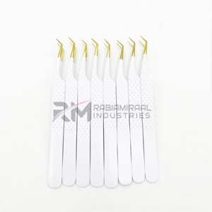 Pinzas para Extensión de Pestañas RMI con Punta de Oro de 24k y Recubrimiento de Polvo Blanco, Agarre de Diamante, Punta en Ángulo de 45 Grados - Product Image 1