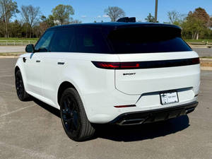 Land Rover Range Rover Sport P400 Dynamic SE 2024 Usado en Excelentes Condiciones - Product Image 2