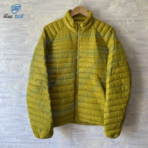 Veste matelassée à capuche brillante pour hommes Imperméable Design personnalisé Hiver pour hommes Léger et chaud Logo avant Vêtements d'extérieur - Product Image 1