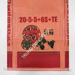 Sacs en plastique tissés PP personnalisés faits au Vietnam imprimés Flexo pour l'emballage de farine de riz d'alimentation d'engrais capacité de 5kg à 50kg - Product Image 1