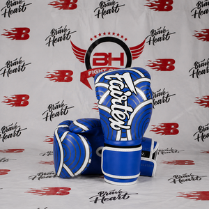 Guantes de Boxeo Brave Heart Azules y Blancos con Estampado por Sublimación, Cierre de Velcro, Equipo de Artes Marciales para Adultos - Product Image 1