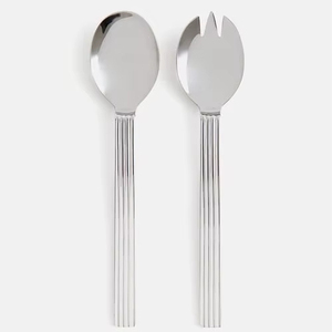 Serveur à salade extra large en acier inoxydable, parfait pour manipuler de grandes quantités de salade sans glisser ni faire de dégâts - Product Image 1