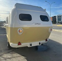 Remolque de caravana de aluminio verde y blanco con cama, estructura de cartucho para viajes al aire libre