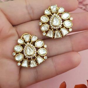 Boucles d'oreilles Kundan Royal Look de qualité supérieure pour les femmes et les filles. - Product Image 1