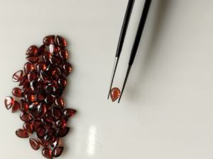 ทับทิมเรืองแสงธรรมชาติ6x4มม. โกเมนสีแดงรูปลูกแพร์ - Product Image 2