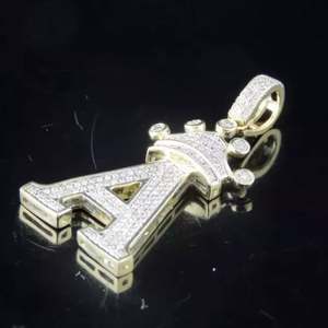 Breloque couronne initiale en diamant de 2 carats personnalisable Breloques de fête en argent sterling classique avec finition en or jaune 14 carats - Product Image 2