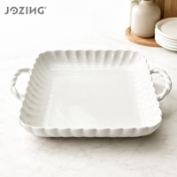 Plat de service carré en céramique blanche JOZING avec poignées torsadées et bord festonné – Offres de liquidation directes usine