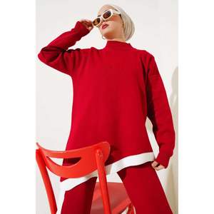 Conjunto de 2 piezas de punto a rayas de corte asimétrico para mujer en rojo - Product Image 3