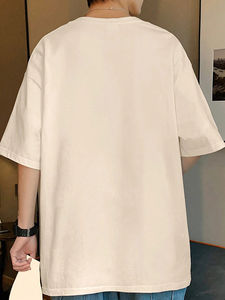 Camiseta vintage de alta calidad con estampado para hombre, corte relajado, cuello redondo, manga corta, informal, con diseño en contraste en la espalda. - Product Image 2